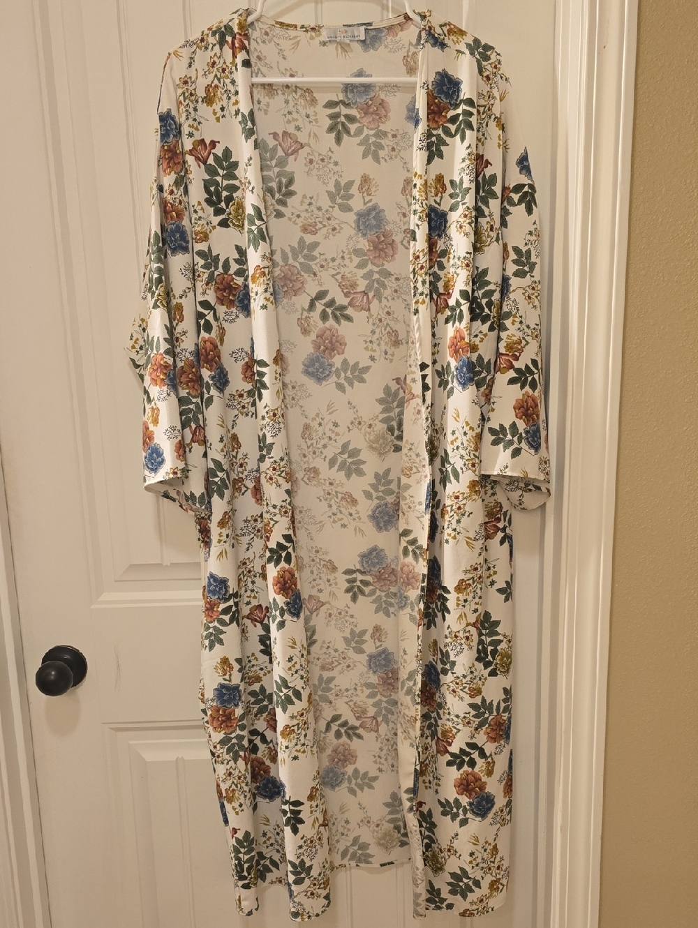 Bailey's Blossoms Floral Kimono - White with Blue & Green Blooms